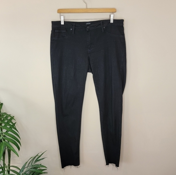 Just Black | Black Skinny Jeans with Frayed Cut Off Hem - Picture 2 of 7